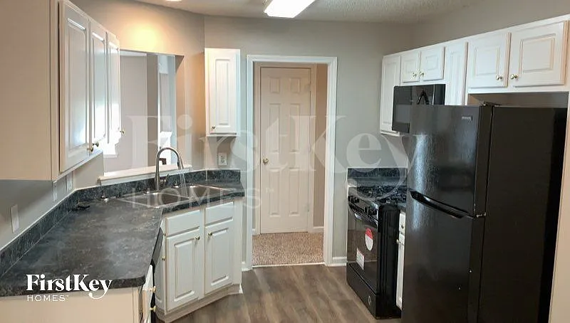 4 bed, 3.0 bath, 1309 sqft, $2,160 — Photo 4
