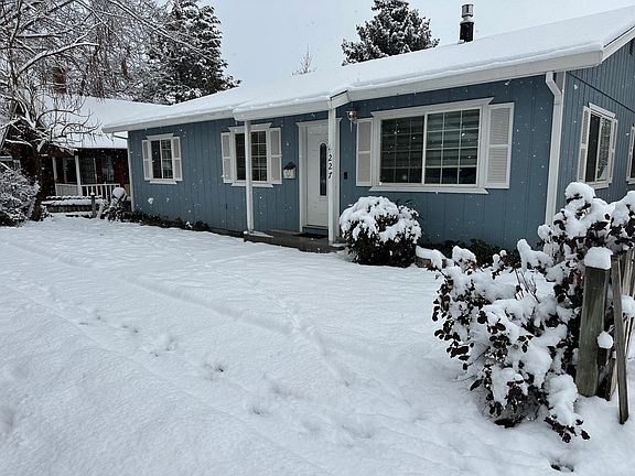 4th image of 227 Maple St