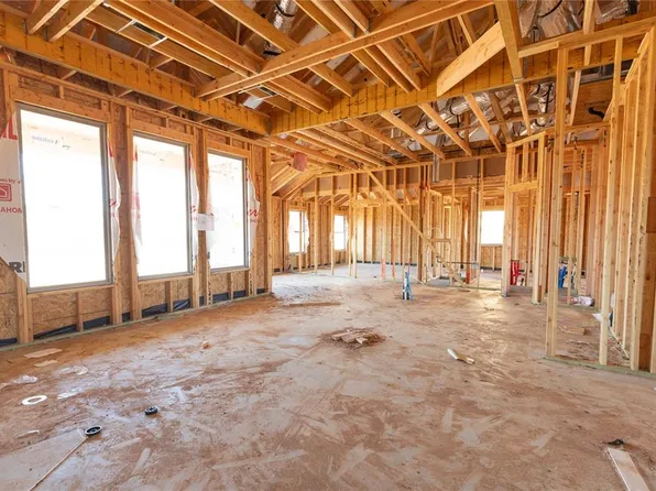9232 NW 119th St, Yukon, OK 73099