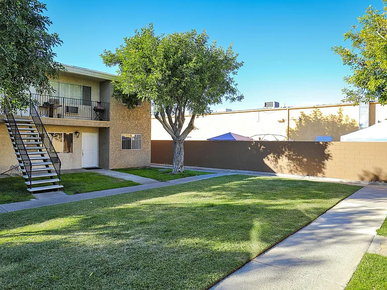 Mission Villa Apartments — Photo 19