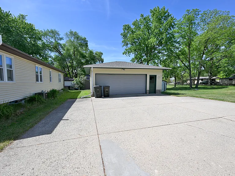 409 W Linwood Ave — Photo 19