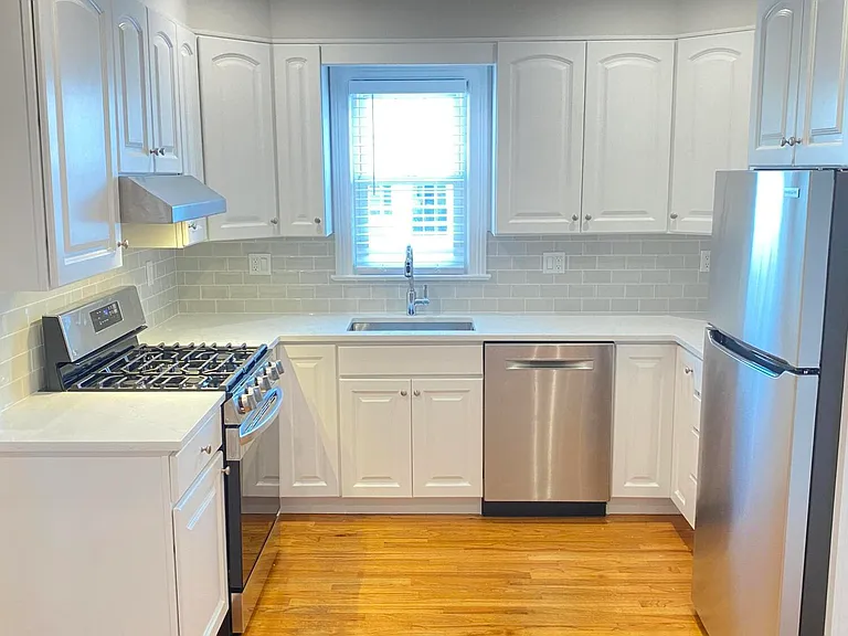 9 Sound View Ct #2B — Photo 1