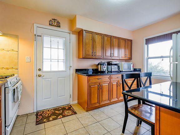 5th image of 23 Mead Ave
