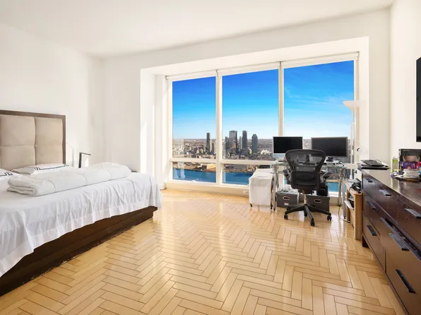 845 United Nations Plaza image 3 of 16