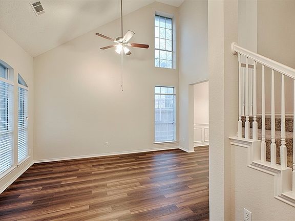 4th image of 555 Dove Creek Pl