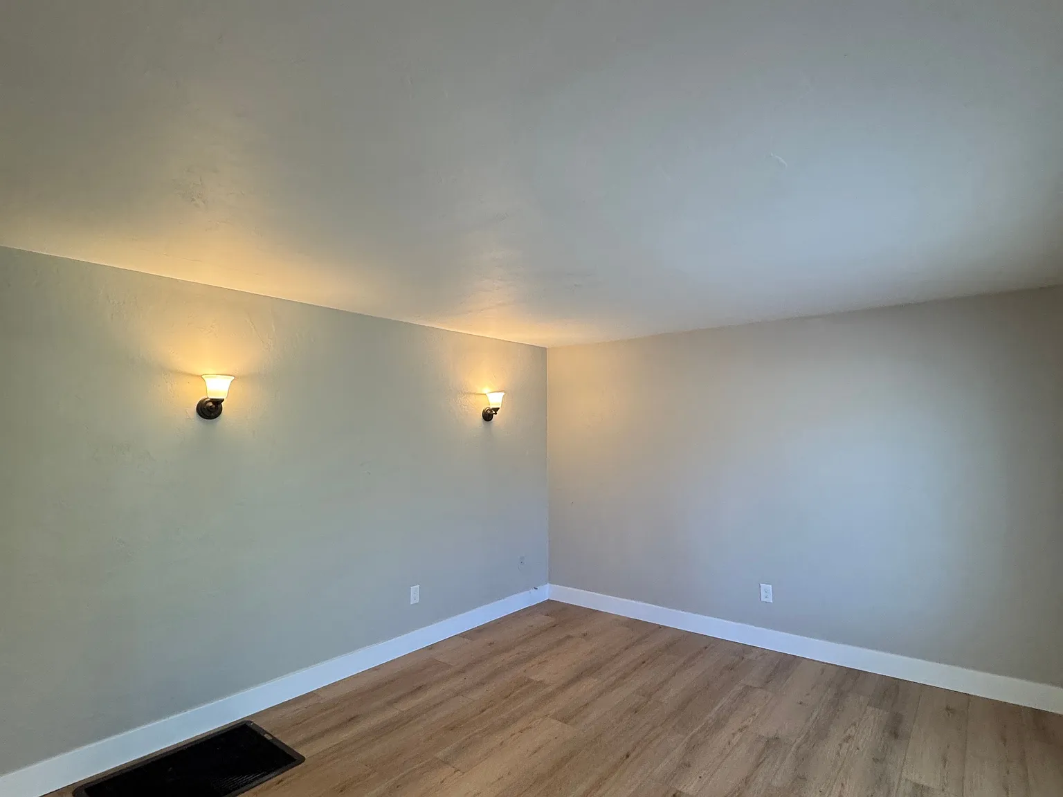 2 bed, 718 sqft, $1,800 — Photo 3
