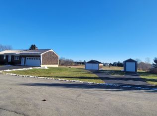 23 Lawrence Dr, Benton, ME 04901