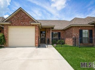 26766 Palmetto Lake Ct E, Denham Springs, LA 70726