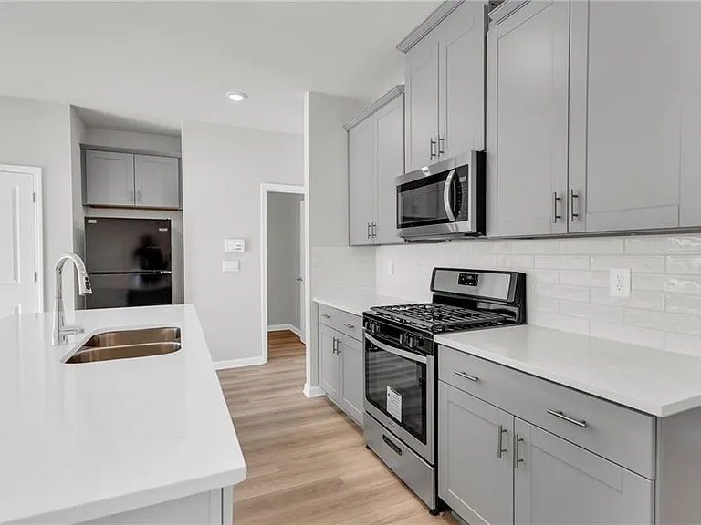 1645 Villageside Ct — Photo 9