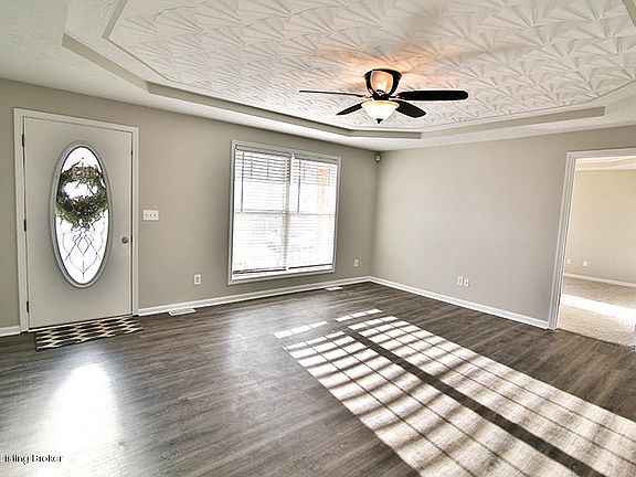5th image of 210 Hardwood Dr