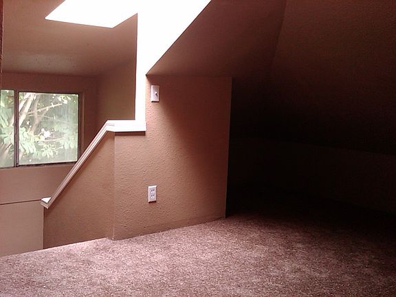 4th image of 807 N Pine St