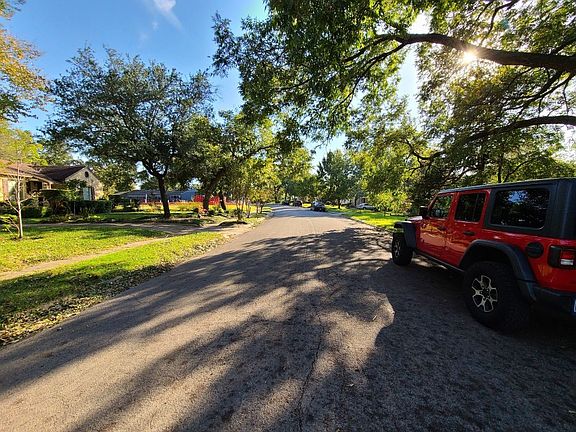 4th image of 1542 Oak Knoll St