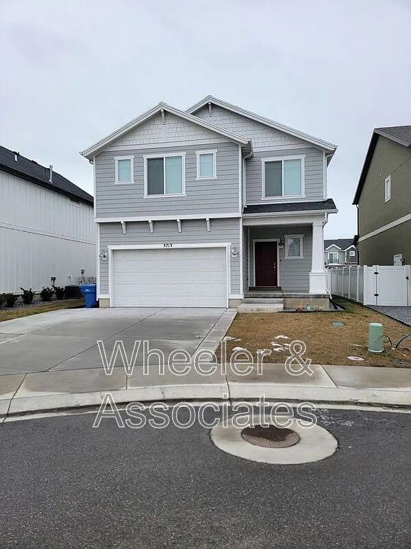 4 bed, 3.5 bath, 3131 sqft, $2,595 — Photo 1