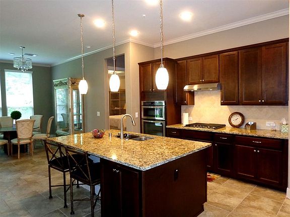 A fabulous kitchen! Oodles of storage with these 42" cabinets plus a walk in pantry. Granite is an upgrade.