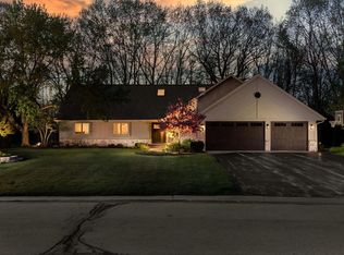 14920 Clare Bridge Ln, Brookfield, WI 53005