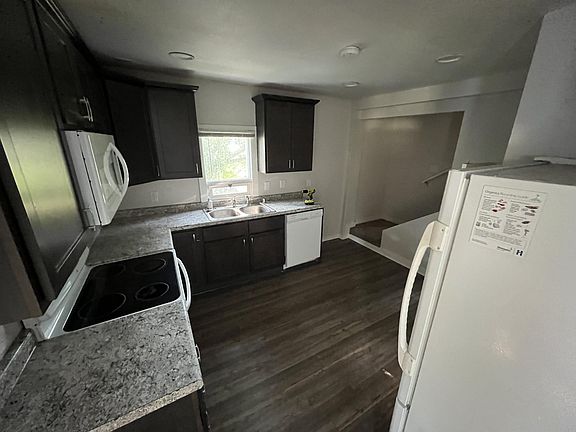 2nd image of 403 Queen Ave N #2