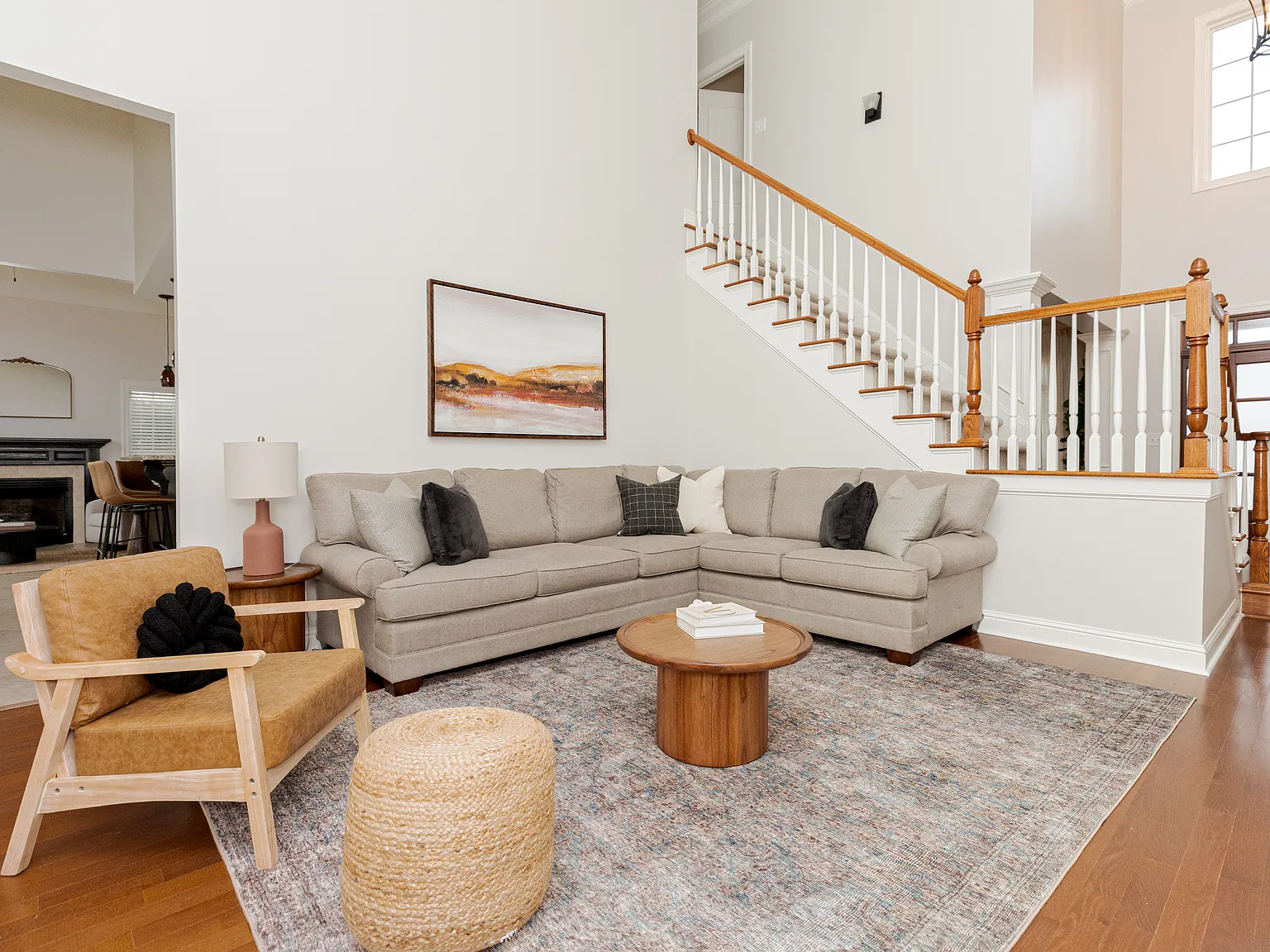 4 bed, 2.5 bath, 2400 sqft, $5,500 — Photo 1