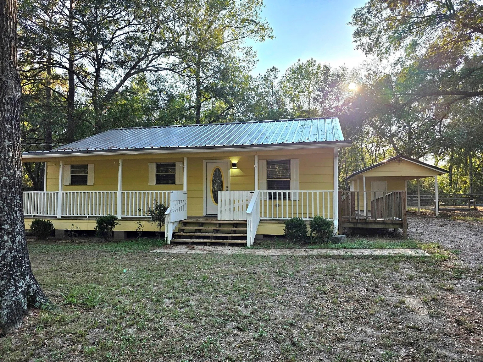 3 bed, 2.0 bath, 1400 sqft, $1,375 — Photo 2
