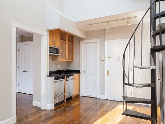 3rd image of 350 W 21st St APT 8