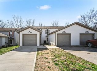 8737 NW 82nd St, Kansas City, MO 64152