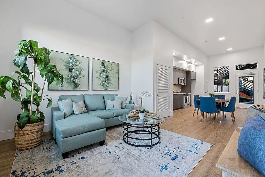 Brand new modern two bedroom. AC, laundry in unit, private patio! — Photo 2