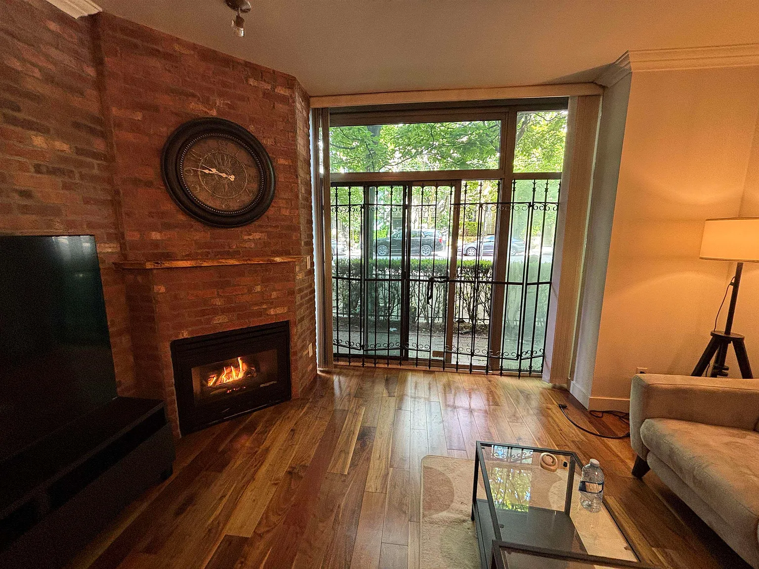 2 bed, 939 sqft, $3,700 — Photo 4