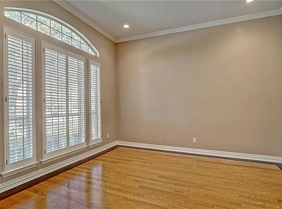 2nd image of 1200 Woodvale Dr