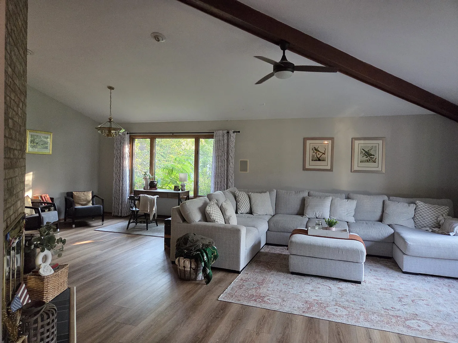 3 bed, 2041 sqft, $2,200 — Photo 2