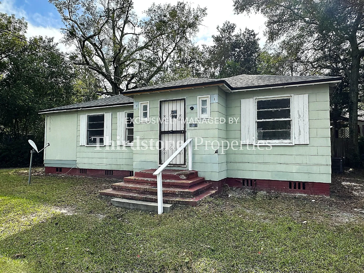 562 W 49th St, Jacksonville, FL 32208 — Photo 1