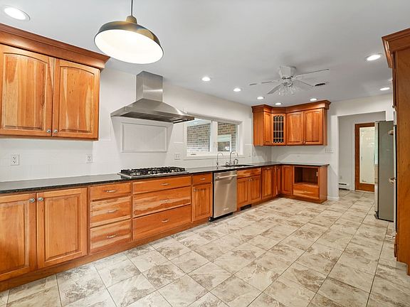 5th image of 2326 Donna Dr