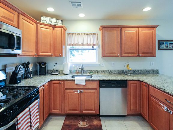 5th image of 8 Dolphin Cir W