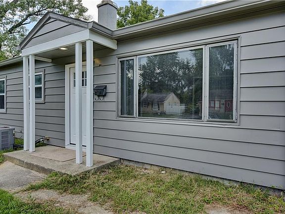 2nd image of 2831 Corvallis Cres