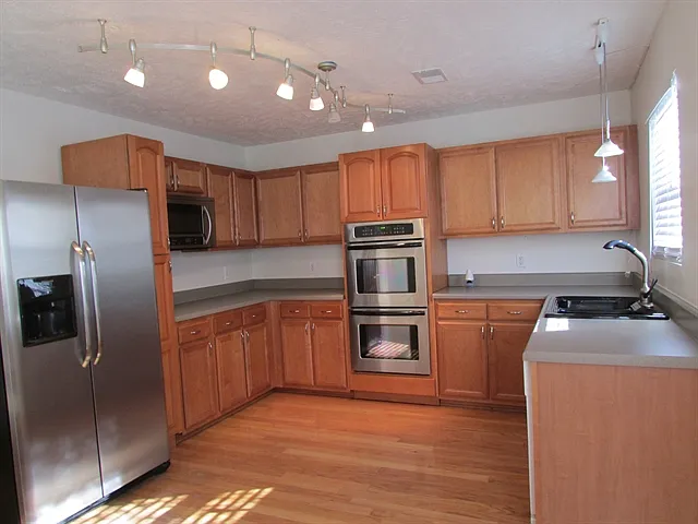 Building Photo - 2651 Sutherland Dr
