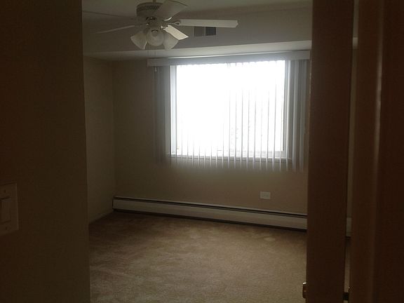 4th image of 2424 E Oakton St APT 4L