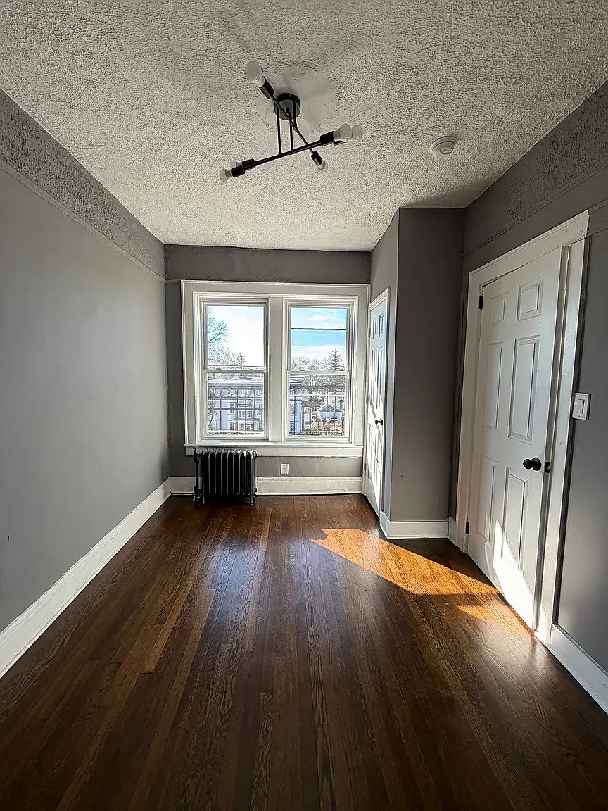 3 bed, $2,000 — Photo 3