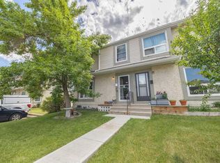 105 E Deer Ridge Ln SE, Calgary, AB T2J 6N3