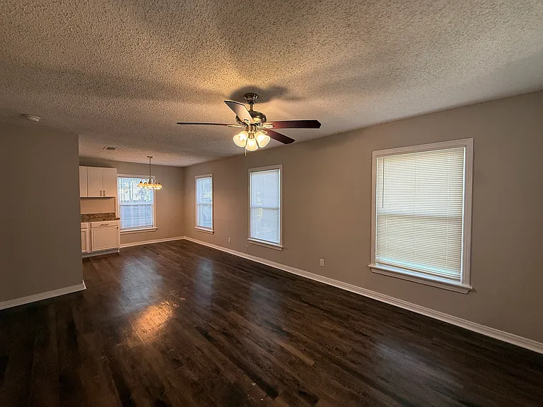 1912 Williams Dr — Photo 13