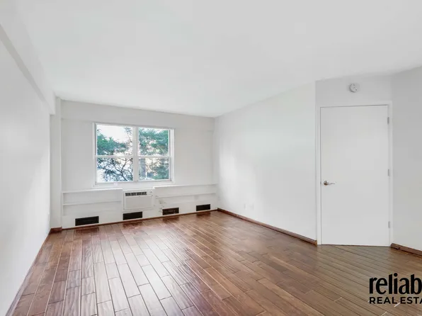 40 Sutton Place image 1 of 12