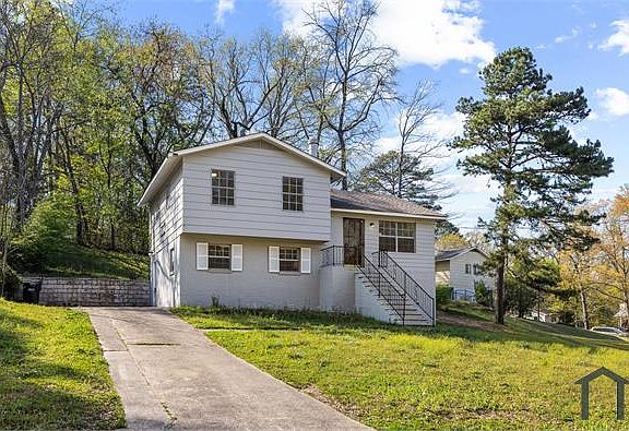 2nd image of 2836 Creek Ln NE