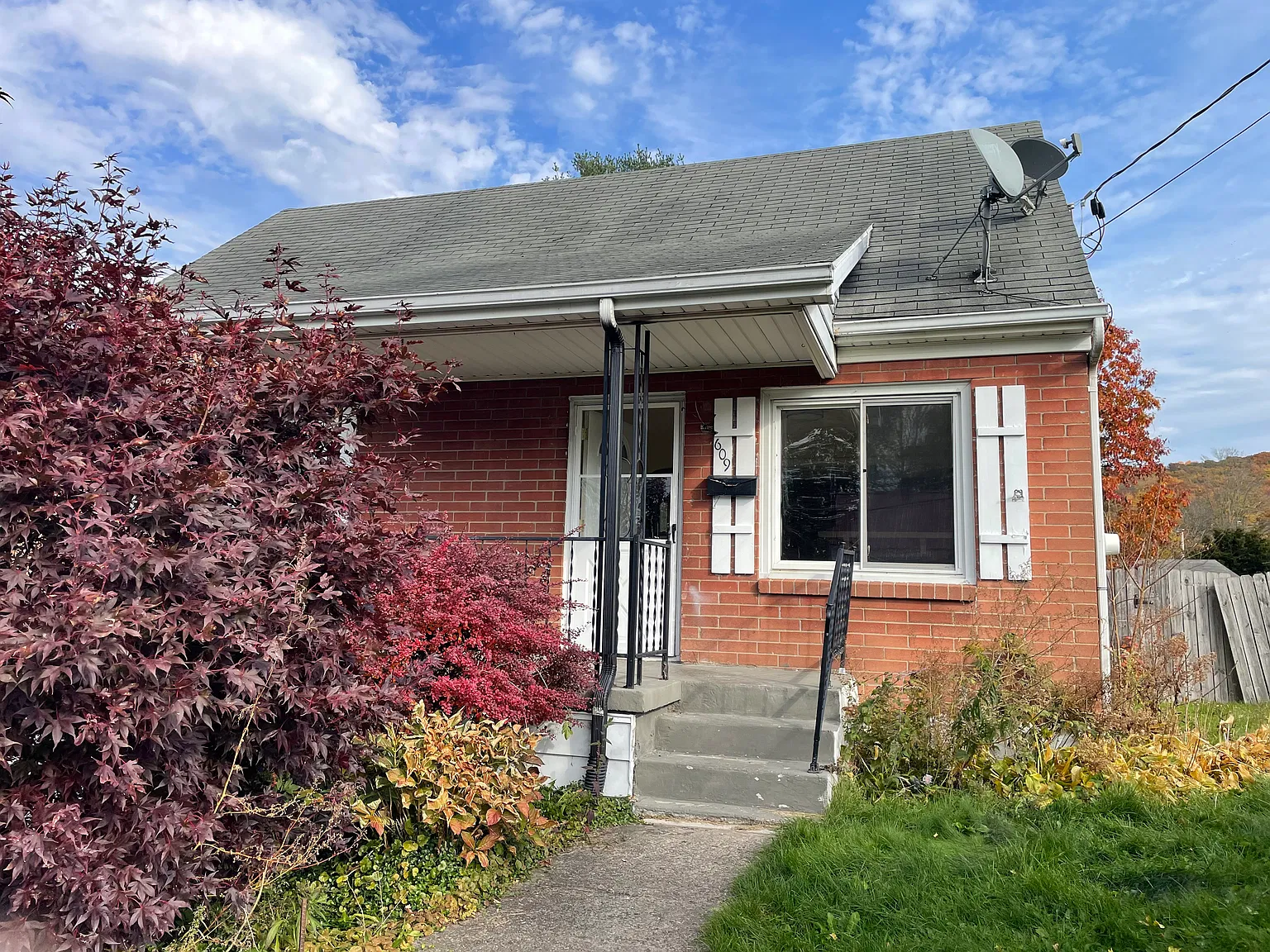 3 bed, 1.5 bath, 1500 sqft, $2,000 — Photo 1