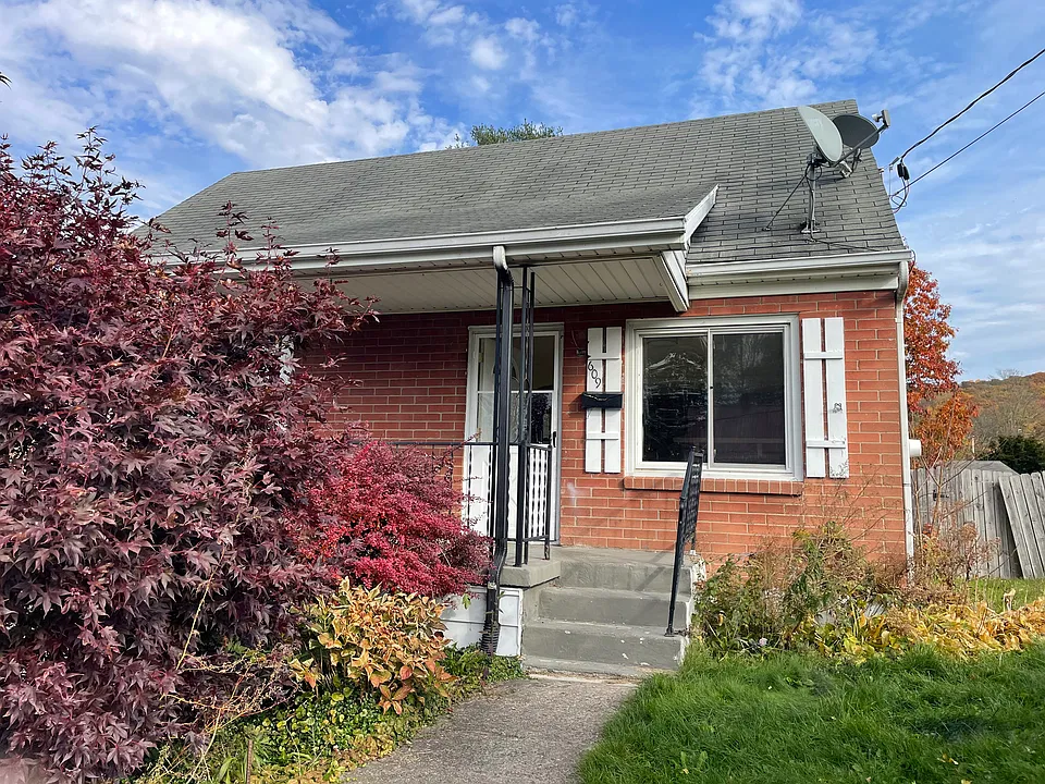 609 Clayton Ave #1