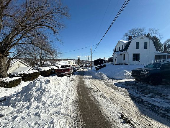 4th image of 212 Otis St