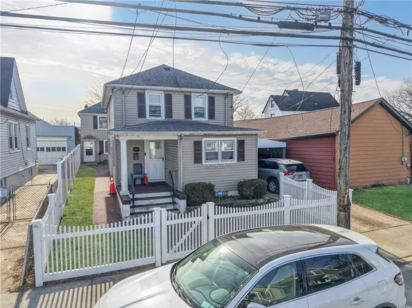 109 Roger Ave, Inwood, NY 11096