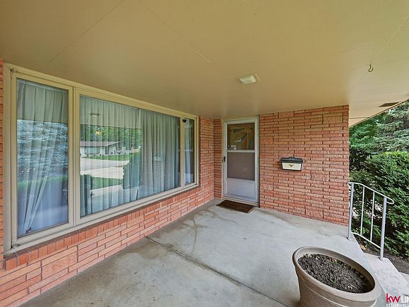 3rd image of 14611 Oak Ln