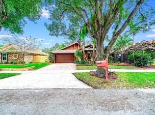 3355 E Point Dr, Cooper City, FL 33026