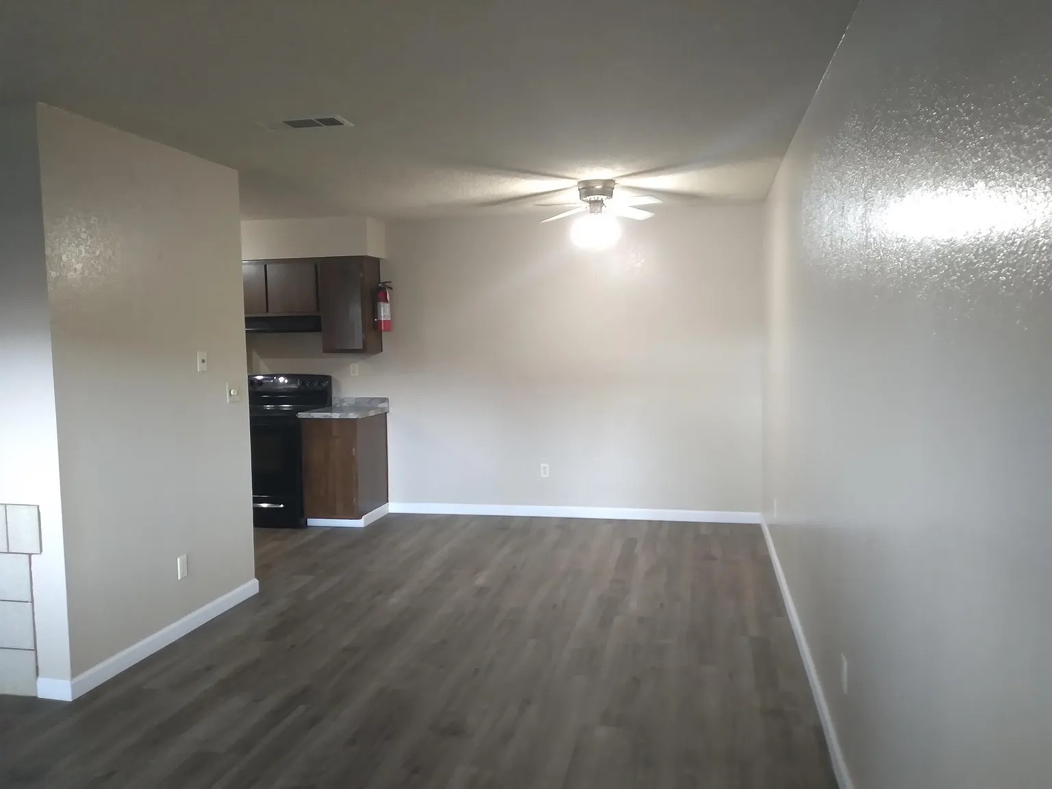 Valentine Ave (4504 - 181) - 181 — Photo 3