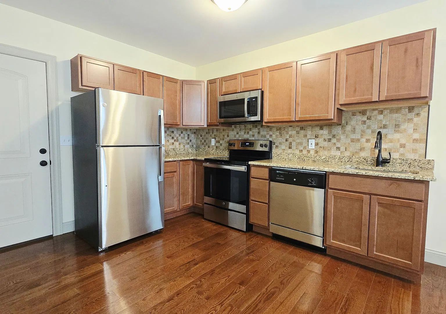 1404 E State St Apartments — Photo 1