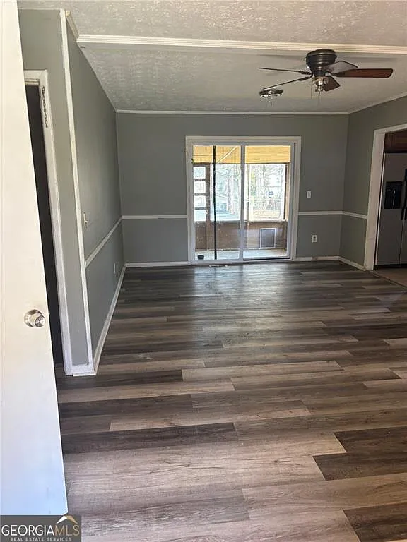 4 bed, 3.0 bath, 1655 sqft, $2,000 — Photo 2