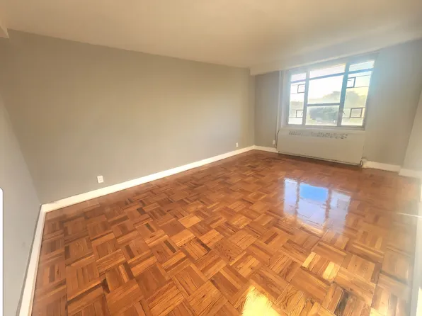 64-20 192nd St #C, Fresh Meadows, NY 11365