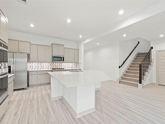 4th image of 2218 Cool Greens Street